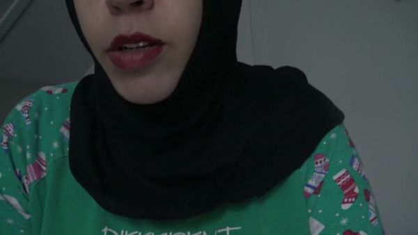 Egyptian hotwife in black hijab tempts another man while her husband watches - Egypt on breastful.com