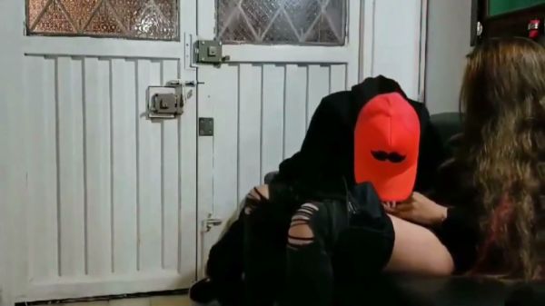 Brunette couple caught on hidden cam as one gives head on a leather couch - Usa on breastful.com