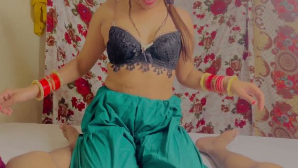 Indian beauty gives intense handjob before taking load in her mouth - India on breastful.com
