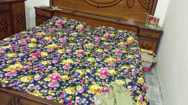 Curvy stepsister takes anal from her eager stepbrother in a floral bedroom - Pakistan on breastful.com