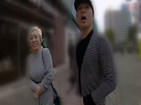 Blonde middle-aged woman receives oral from young Asian man in hotel - Japan on breastful.com