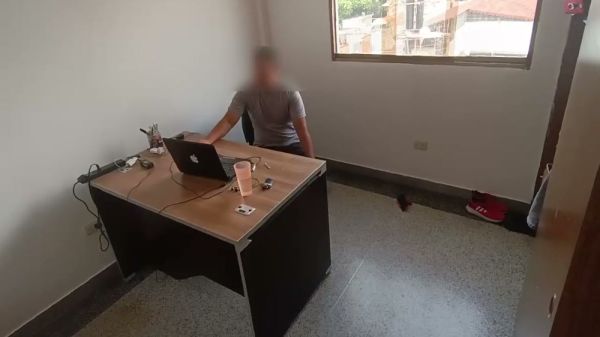 American mistress dominates a nude office subordinate in a floral dress - Usa on breastful.com