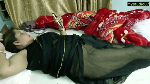 Petite Indian woman shares intense kiss during rough hospital bed encounter - India on breastful.com