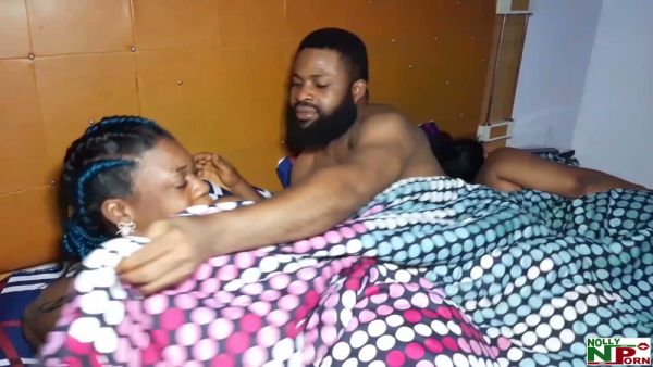 She wakes up to find a Nigerian couple already fucking in her bed - Nigeria on breastful.com