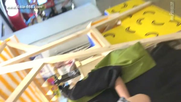 Covert upskirt footage of young Chinese women in public places captured on hidden camera - China on breastful.com