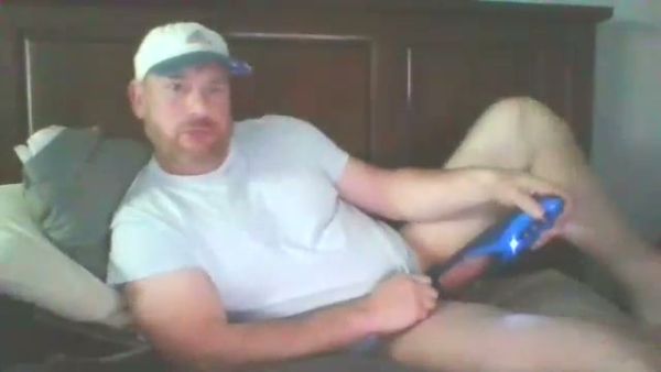 Bearded man explores his limits with a blue phallic toy in bed on breastful.com