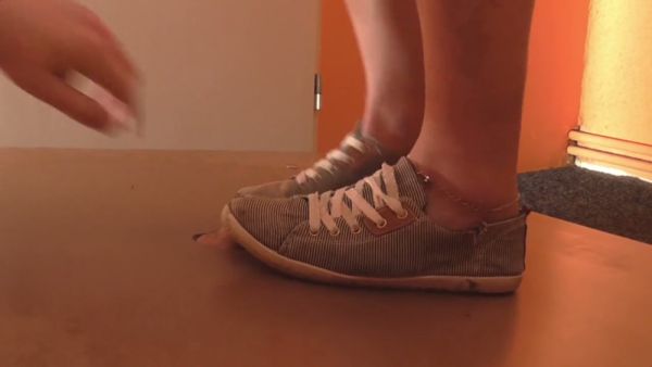 Amateur foot fetish session ends with cumshot on bare feet on breastful.com