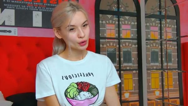 Blonde solo artist performs an intimate live webcam show from her urban-themed room on breastful.com